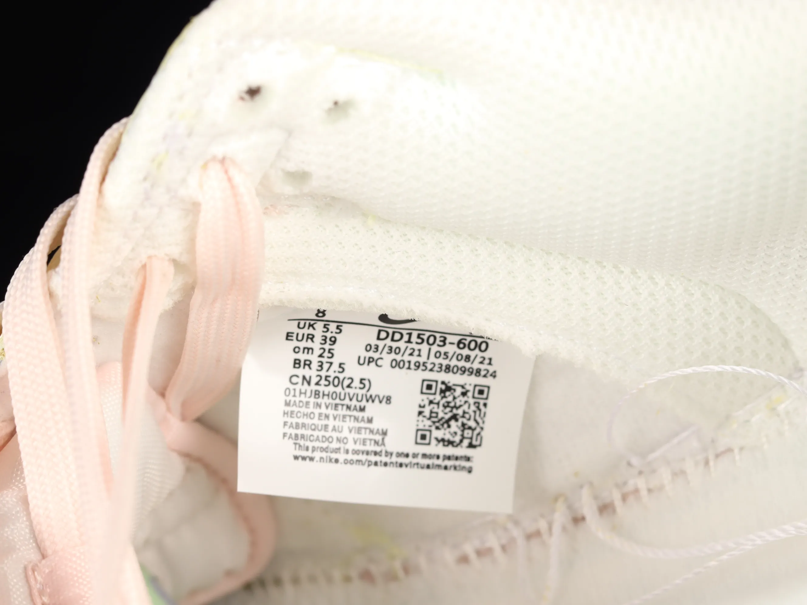 All Categories Nk SB Dunk Series Nk SB Dunk Low Low-top Sneakers J Version Nk SB Dunk Low Prm Ice Lemon Yellow Pink Color SB Smashed Backboard Fashion Casual Sneakers DD1503-600